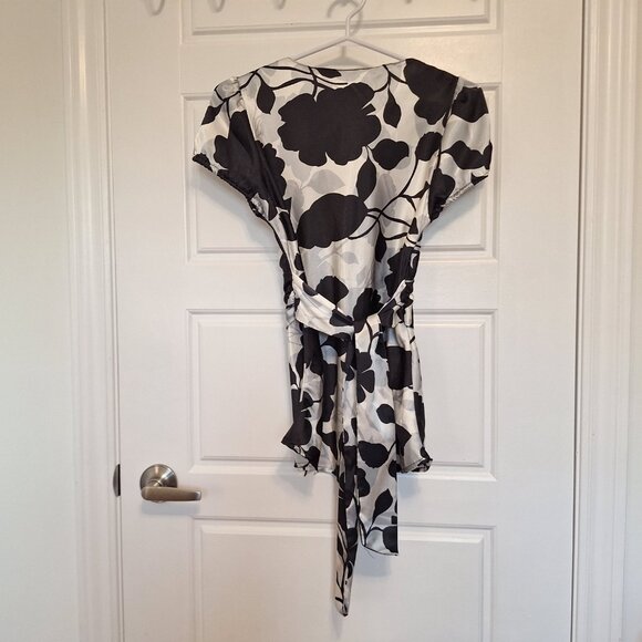 Black white and gray top with sheen - Picture 8 of 8